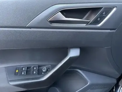 Photo 13 Volkswagen Taigo  1.0 TSI 110ch R-Line DSG7