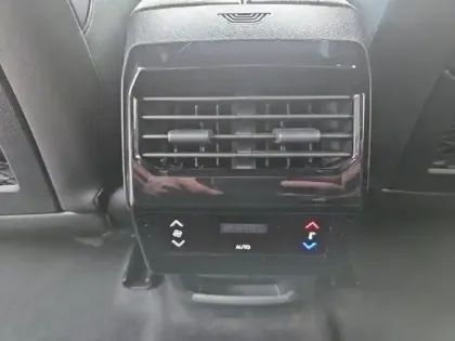 Photo 13 Peugeot 5008  Hybrid 136ch GT e-DCS6