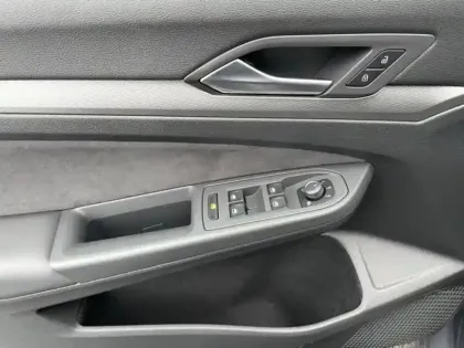 Photo 12 Volkswagen Golf  1.5 eTSI OPF 150ch Style DSG7