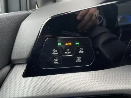 Photo 13 Volkswagen Golf  1.5 eTSI OPF 150ch Style DSG7