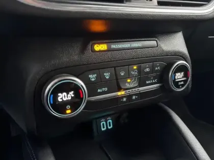 Photo 14 Ford Focus  1.0 EcoBoost 125ch Titanium X Business