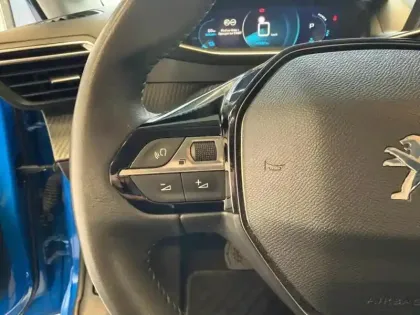 Photo 13 Peugeot 208  e- 136ch Allure