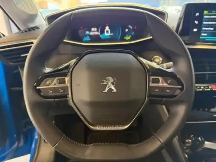 Photo 14 Peugeot 208  e- 136ch Allure