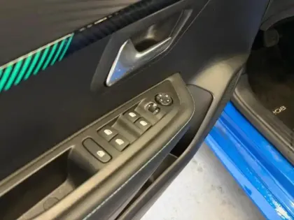 Photo 10 Peugeot 208  e- 136ch Allure