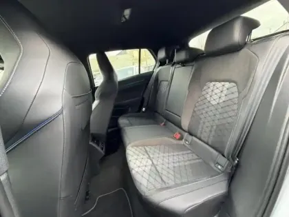 Photo 10 Volkswagen Golf  1.5 eTSI EVO2 150ch R-Line Edition DSG7