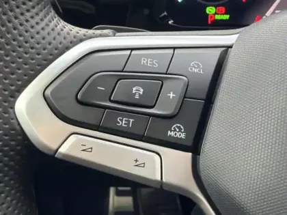 Photo 12 Volkswagen Golf  1.5 eTSI EVO2 150ch R-Line Edition DSG7