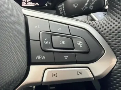 Photo 13 Volkswagen Golf  1.5 eTSI EVO2 150ch R-Line Edition DSG7