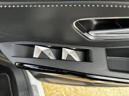 Photo 14 DS DS 7  Crossback E-TENSE 4x4 300ch Rivoli