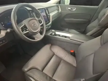 Photo 10 Volvo Xc60  T6 Hybride Rechargeable 253 + 145ch Plus Style Dark Geartronic 8 AWD