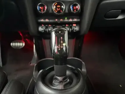 Photo 10 Mini Mini  5 Portes Cooper S 178ch  John Cooper Works BVA7