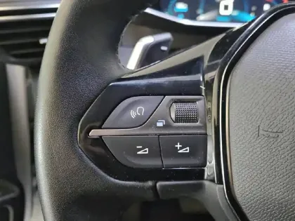 Photo 26 Peugeot 208  PureTech 100 S&S EAT8