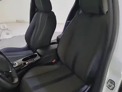 Photo 10 Peugeot 208  PureTech 100 S&S EAT8