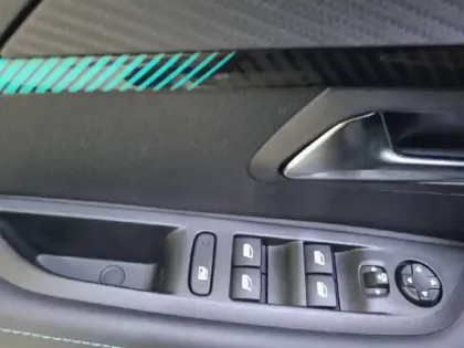 Photo 29 Peugeot 208  PureTech 100 S&S EAT8