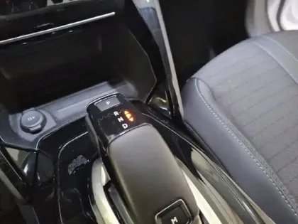 Photo 13 Peugeot 208  PureTech 100 S&S EAT8