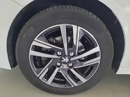 Photo 12 Peugeot 208  PureTech 100 S&S EAT8