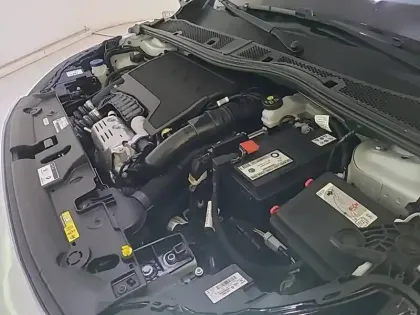 Photo 14 Peugeot 208  PureTech 100 S&S EAT8