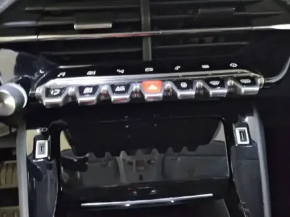 Photo 23 Peugeot 208  PureTech 100 S&S EAT8