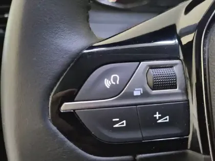 Photo 86 Peugeot 208  PureTech 100 S&S BVM6