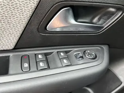 Photo 85 Citroën C4  PureTech 130 S&S EAT8