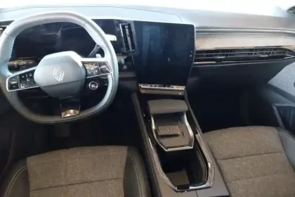 Photo 8 Renault Espace  E-Tech full hybrid 200 GSR2