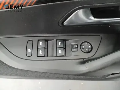 Photo 11 Peugeot 2008  BlueHDi 110 S&S BVM6