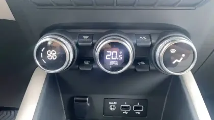 Photo 15 Renault Captur  TCe 140 EDC - 21B