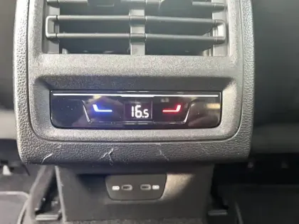 Photo 41 Volkswagen Golf  2.0 TDI SCR 150 DSG7