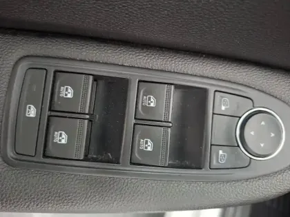 Photo 16 Renault Clio  SOCIETE BLUE DCI 100