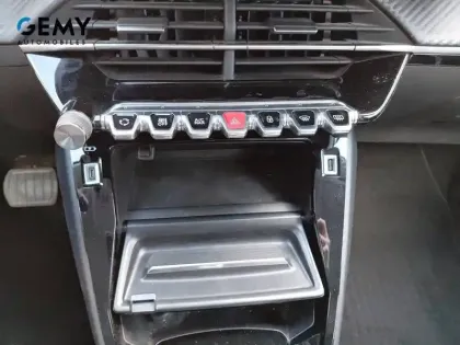 Photo 12 Peugeot 208  PureTech 100 S&S EAT8