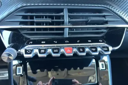 Photo 16 Peugeot 2008  PureTech 130 S&S EAT8