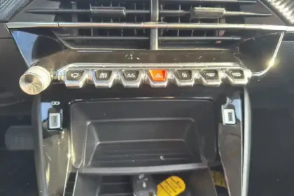 Photo 21 Peugeot 208  Electrique 50 kWh 136ch