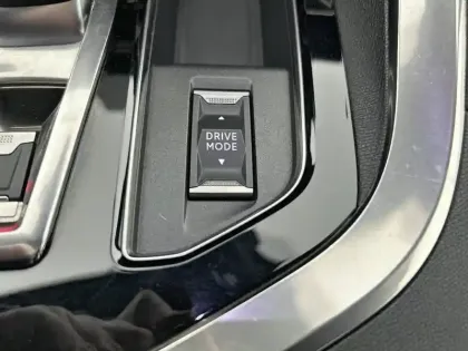 Photo 32 Peugeot 3008  Hybrid 225 e-EAT8