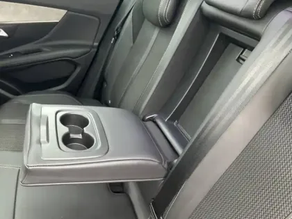 Photo 23 Peugeot 3008  Hybrid 225 e-EAT8