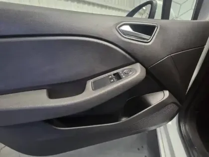 Photo 23 Renault Clio  Blue dCi 85