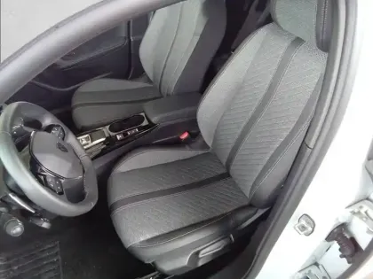 Photo 10 Peugeot 2008  PureTech 130 S&S EAT8