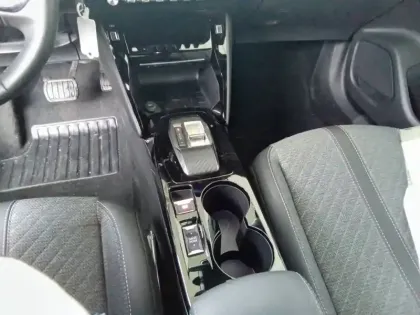 Photo 13 Peugeot 2008  PureTech 130 S&S EAT8