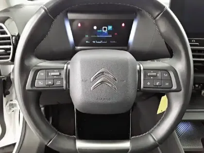 Photo 8 Citroën C4 e- 136 ch Automatique