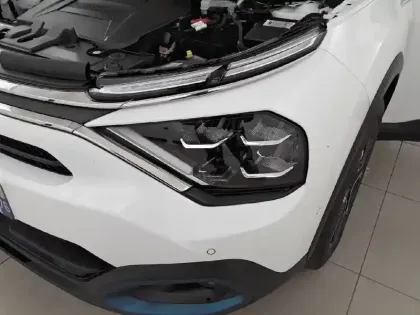 Photo 15 Citroën C4 e- 136 ch Automatique