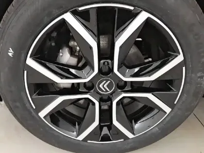 Photo 12 Citroën C4 e- 136 ch Automatique