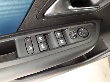 Photo 18 Citroën C4 e- 136 ch Automatique