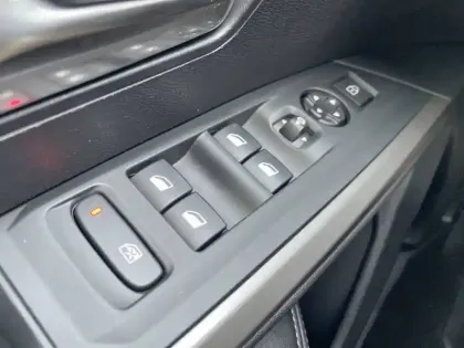 Photo 27 Peugeot 3008  Hybrid 136 e-DCS6