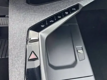 Photo 50 Peugeot 3008  Hybrid 136 e-DCS6