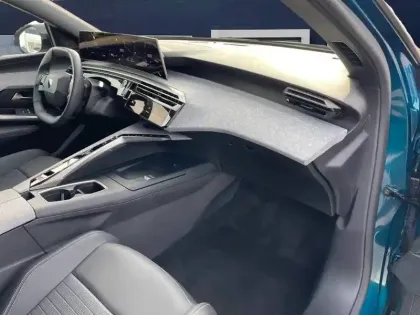 Photo 17 Peugeot 3008  Hybrid 136 e-DCS6