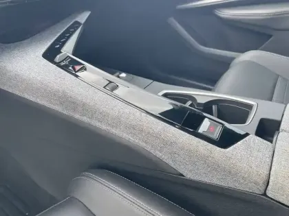 Photo 49 Peugeot 3008  Hybrid 136 e-DCS6