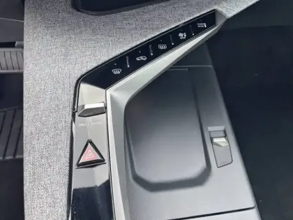 Photo 21 Peugeot 3008  Hybrid 136 e-DCS6