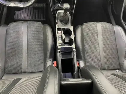 Photo 24 Peugeot 2008  PureTech 130 S&S BVM6