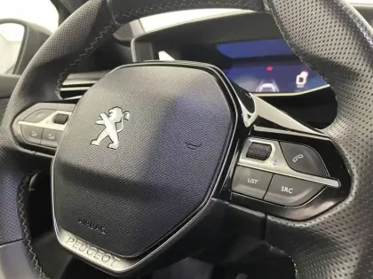 Photo 28 Peugeot 2008  PureTech 130 S&S BVM6