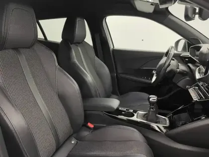 Photo 26 Peugeot 2008  PureTech 130 S&S BVM6