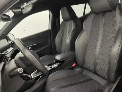 Photo 13 Peugeot 2008  PureTech 130 S&S BVM6