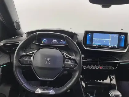 Photo 21 Peugeot 2008  PureTech 130 S&S BVM6